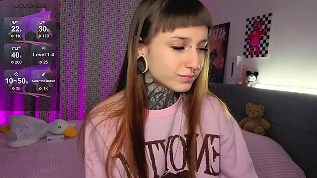 Snapshot of LilithPoison chatting on November 2025 06:08:01 PM LilithPoison online show from November 2025 06:08:01 PM