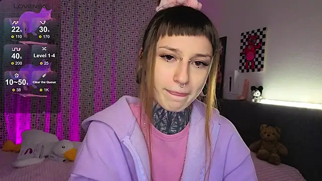 Snapshot of LilithPoison chatting on November 2025 06:12:01 PM LilithPoison online show from November 2025 06:12:01 PM