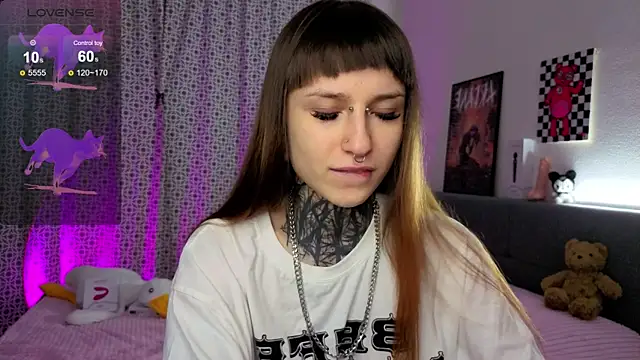 Snapshot of LilithPoison chatting on November 2025 06:09:01 PM LilithPoison online show from November 2025 06:09:01 PM