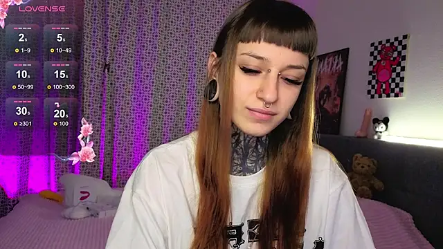 Snapshot of LilithPoison chatting on October 2025 07:24:02 PM LilithPoison online show from October 2025 07:24:02 PM