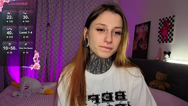 Snapshot of LilithPoison chatting on October 2025 06:16:02 PM LilithPoison online show from October 2025 06:16:02 PM