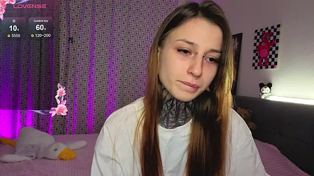 Snapshot of LilithPoison chatting on October 2025 06:54:02 PM LilithPoison online show from October 2025 06:54:02 PM