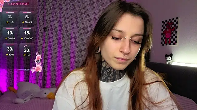 Snapshot of LilithPoison chatting on October 2025 06:10:02 PM LilithPoison online show from October 2025 06:10:02 PM