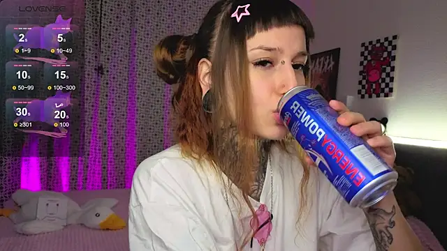 Snapshot of LilithPoison chatting on November 2025 06:12:02 PM LilithPoison online show from November 2025 06:12:02 PM