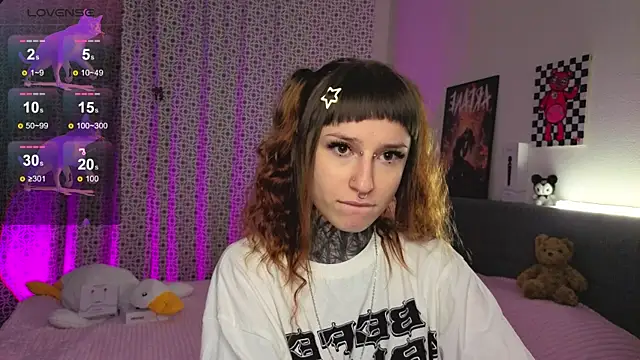 Snapshot of LilithPoison chatting on November 2025 06:07:02 PM LilithPoison online show from November 2025 06:07:02 PM