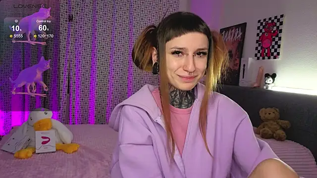 Snapshot of LilithPoison chatting on October 2025 06:04:01 PM LilithPoison online show from October 2025 06:04:01 PM