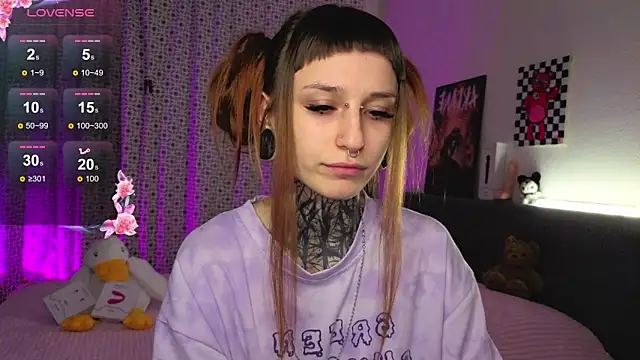 Snapshot of LilithPoison chatting on October 2025 06:08:01 PM LilithPoison online show from October 2025 06:08:01 PM