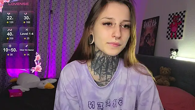 Snapshot of LilithPoison chatting on October 2025 06:08:02 PM LilithPoison online show from October 2025 06:08:02 PM