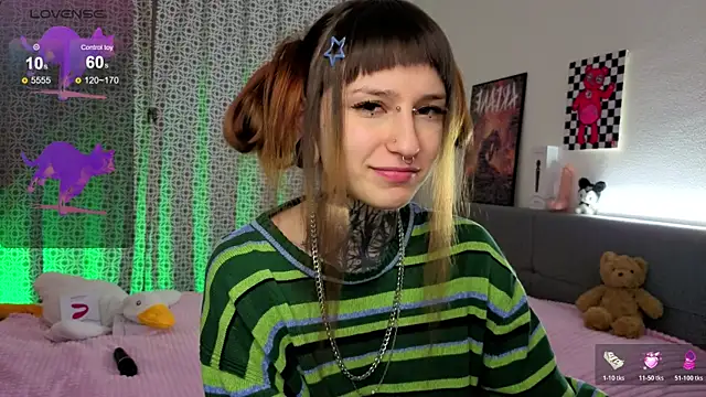 Snapshot of LilithPoison chatting on December 2025 07:02:02 PM LilithPoison online show from December 2025 07:02:02 PM