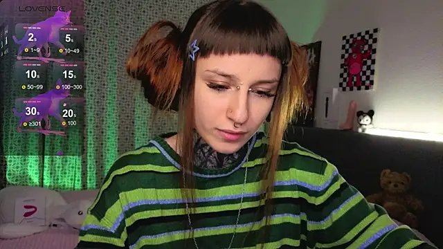 Snapshot of LilithPoison chatting on November 2025 06:11:01 PM LilithPoison online show from November 2025 06:11:01 PM