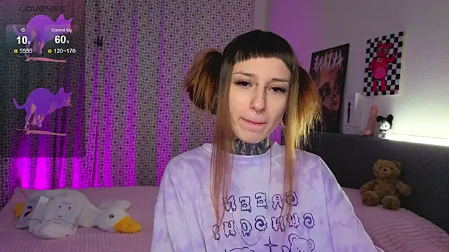 Snapshot of LilithPoison chatting on November 2025 06:01:02 PM LilithPoison online show from November 2025 06:01:02 PM