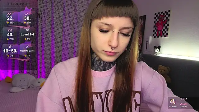 Snapshot of LilithPoison chatting on November 2025 06:07:01 PM LilithPoison online show from November 2025 06:07:01 PM