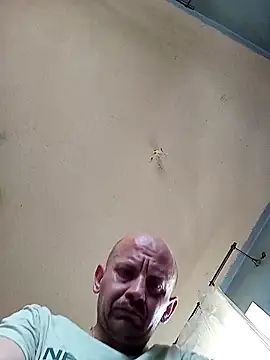 Jarektchurzewski online show from April 2026 02:45:02 PM