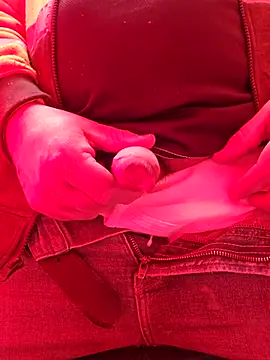 Snapshot of matatan0323 chatting on December 2025 08:52:01 PM matatan0323 online show from December 2025 08:52:01 PM