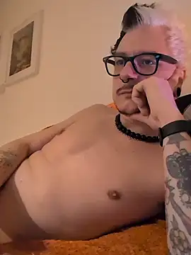 Snapshot of cruiserpup chatting on November 2025 07:17:02 PM cruiserpup online show from November 2025 07:17:02 PM