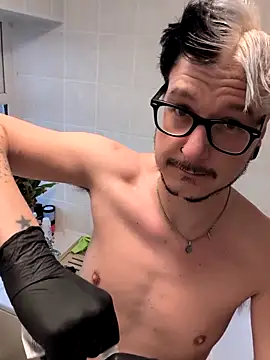 cruiserpup online show from December 2025 10:06:01 AM