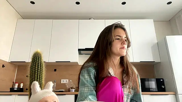 Snapshot of FavorLeila chatting on September 2025 09:14:02 AM FavorLeila online show from September 2025 09:14:02 AM