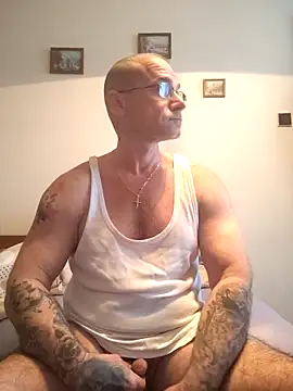 Snapshot of chcem1975 chatting on March 2026 06:50:01 AM chcem1975 online show from March 2026 06:50:01 AM