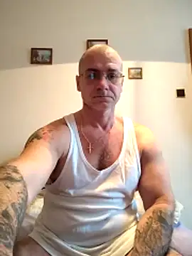 Snapshot of chcem1975 chatting on February 2026 08:35:02 AM chcem1975 online show from February 2026 08:35:02 AM
