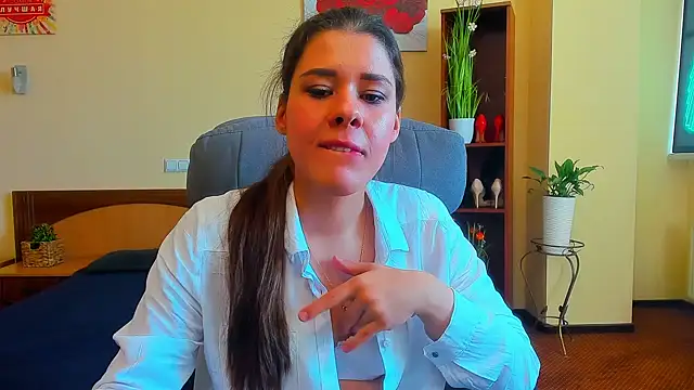 Joannia online show from September 2025 07:04:02 AM