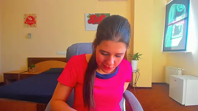 Joannia online show from September 2025 08:32:02 AM