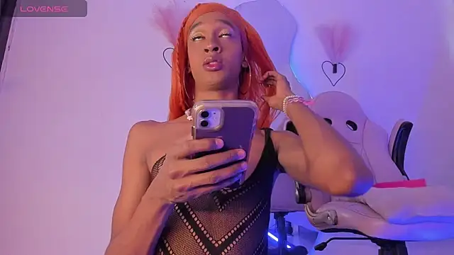 Mia royal online show from April 2026 08:28:01 PM