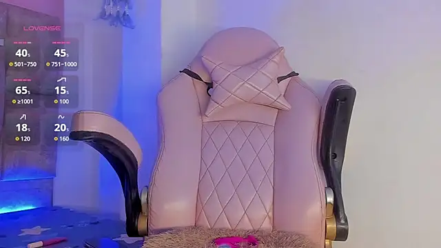 Mia royal online show from February 2026 08:08:01 PM