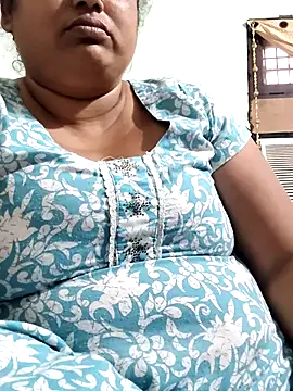 Snapshot of Mmm143 chatting on July 2026 11:06:01 AM Mmm143 online show from July 2026 11:06:01 AM