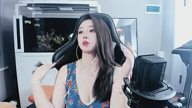 Keke-Bai online show from October 2025 01:24:01 PM