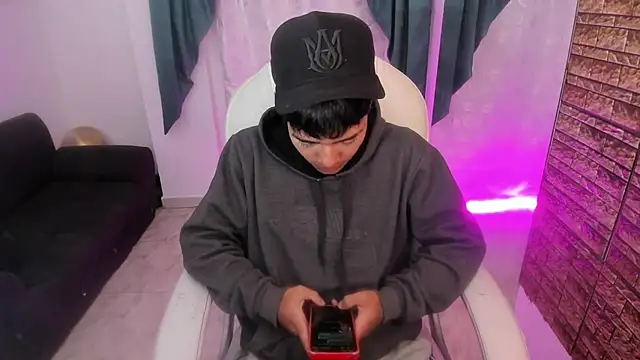 Hunteer Boy online show from October 2025 07:48:01 PM