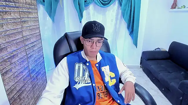 Hunteer Boy online show from September 2025 07:53:01 PM
