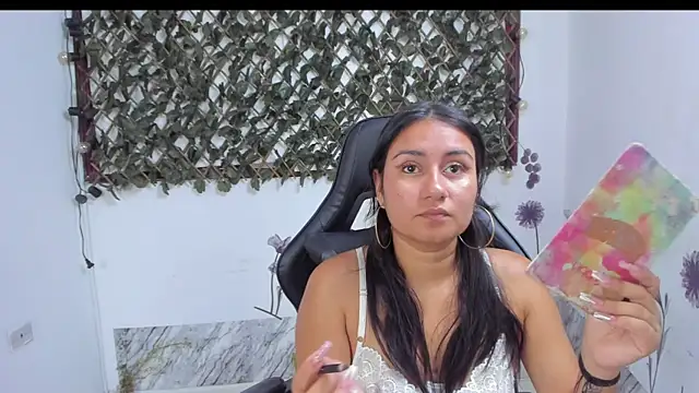 Luna021 1 online show from December 2025 08:30:01 PM