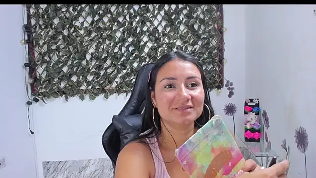 Luna021 1 online show from November 2025 08:01:01 PM