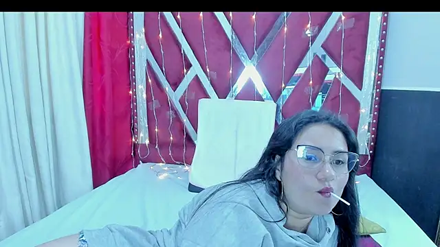 Luna021 1 online show from November 2025 12:04:02 PM