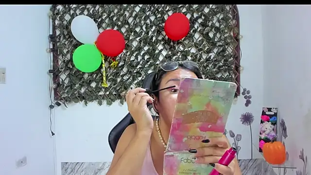 Luna021 1 online show from November 2025 07:06:01 PM