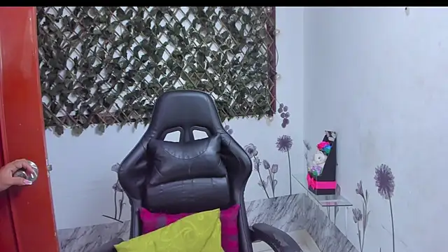 Luna021 1 online show from December 2025 08:21:01 PM