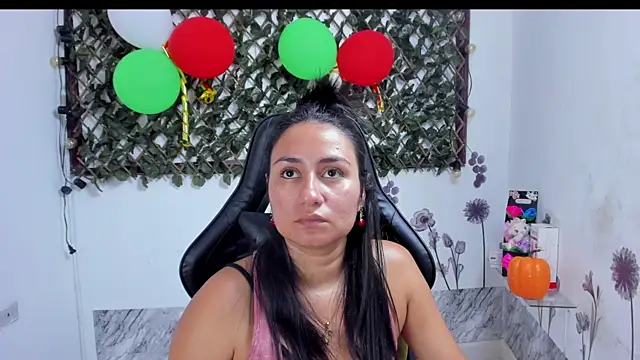 Luna021 1 online show from November 2025 07:41:02 PM