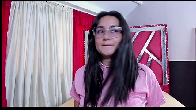 Luna021 1 online show from September 2025 07:38:01 PM