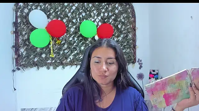 Luna021 1 online show from November 2025 07:28:02 PM