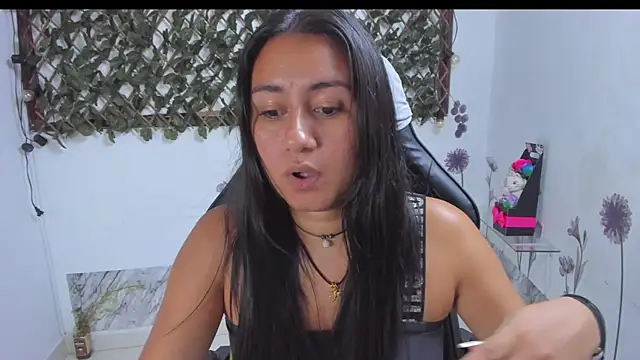 Luna021 1 online show from December 2025 09:05:01 PM