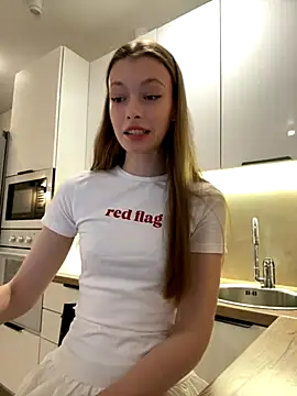 FriendlyFire 18 online show from October 2025 07:58:01 PM