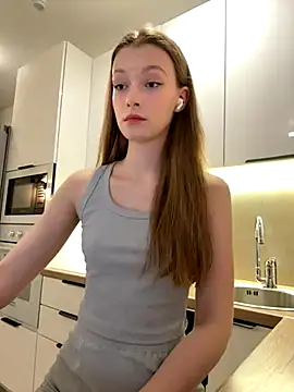 FriendlyFire 18 online show from October 2025 07:46:02 PM