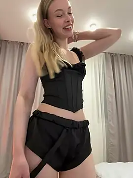 FriendlyFire 18 online show from April 2026 09:39:33 PM