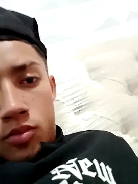 Snapshot of polylove18 chatting on November 2025 07:25:02 PM polylove18 online show from November 2025 07:25:02 PM