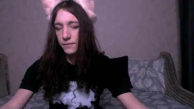 SilverMuse  online show from October 2025 02:13:02 AM