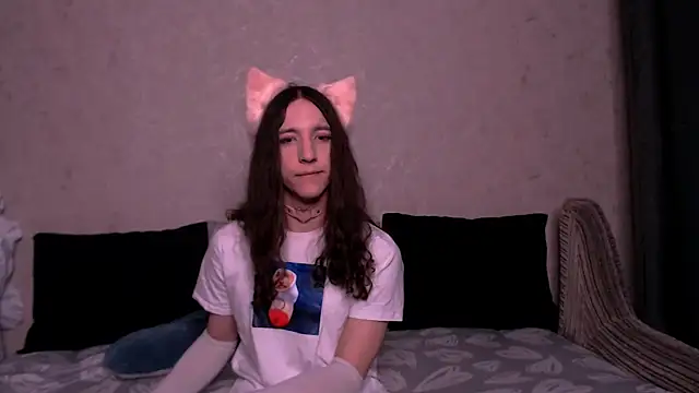 SilverMuse  online show from November 2025 06:45:01 PM