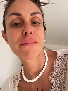 Snapshot of ainaht chatting on April 2026 01:41:01 PM ainaht online show from April 2026 01:41:01 PM