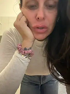 Snapshot of ainaht chatting on March 2026 07:43:02 AM ainaht online show from March 2026 07:43:02 AM