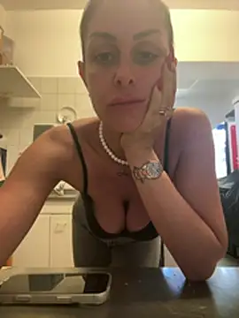 Snapshot of ainaht chatting on April 2026 07:43:02 AM ainaht online show from April 2026 07:43:02 AM