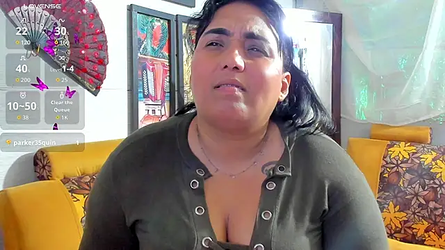 Girl luna  online show from October 2025 07:37:02 PM